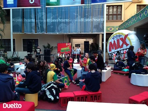 Duetto na Copa do Mundo-coca-cola public views (3)