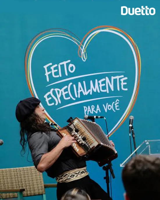 O Acordeonista Renato Borghetti na sede do Grupo Dimed no evento realizado pela Duetto - Agência de eventos corporativos do Rio Grande do Sul