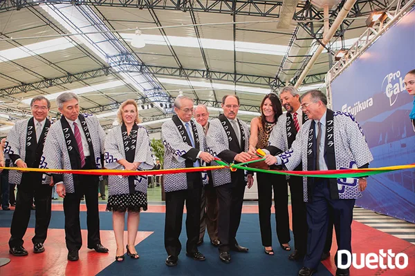 Governador do Estado José Ivo Sartori com o presidente da Fujikura e o Presidente da Procable na desenlaçando a fita no evento de inauguração da nova fábrica organizado pela Duetto agência de eventos de porto alegre rs